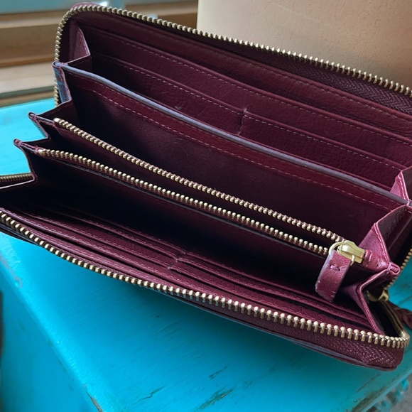 Fossil Leather Wallet - Picture 3 of 3